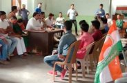sidhi youth congress fight with each other and throw chairs