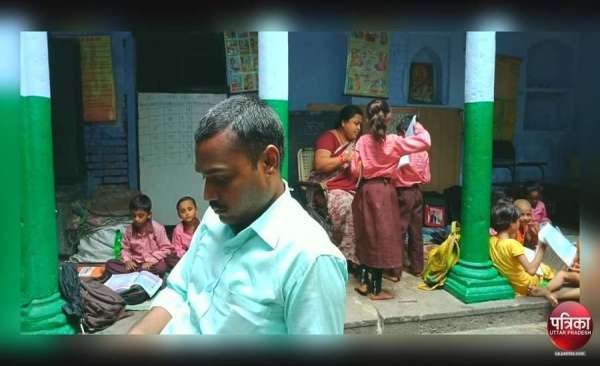 वाराणसी के जर्जर स्कूल