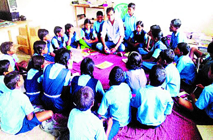 स्कूली बच्चों को न गणवेश मिला और न बेटियों को मिल पायी सरस्वती साइकिल