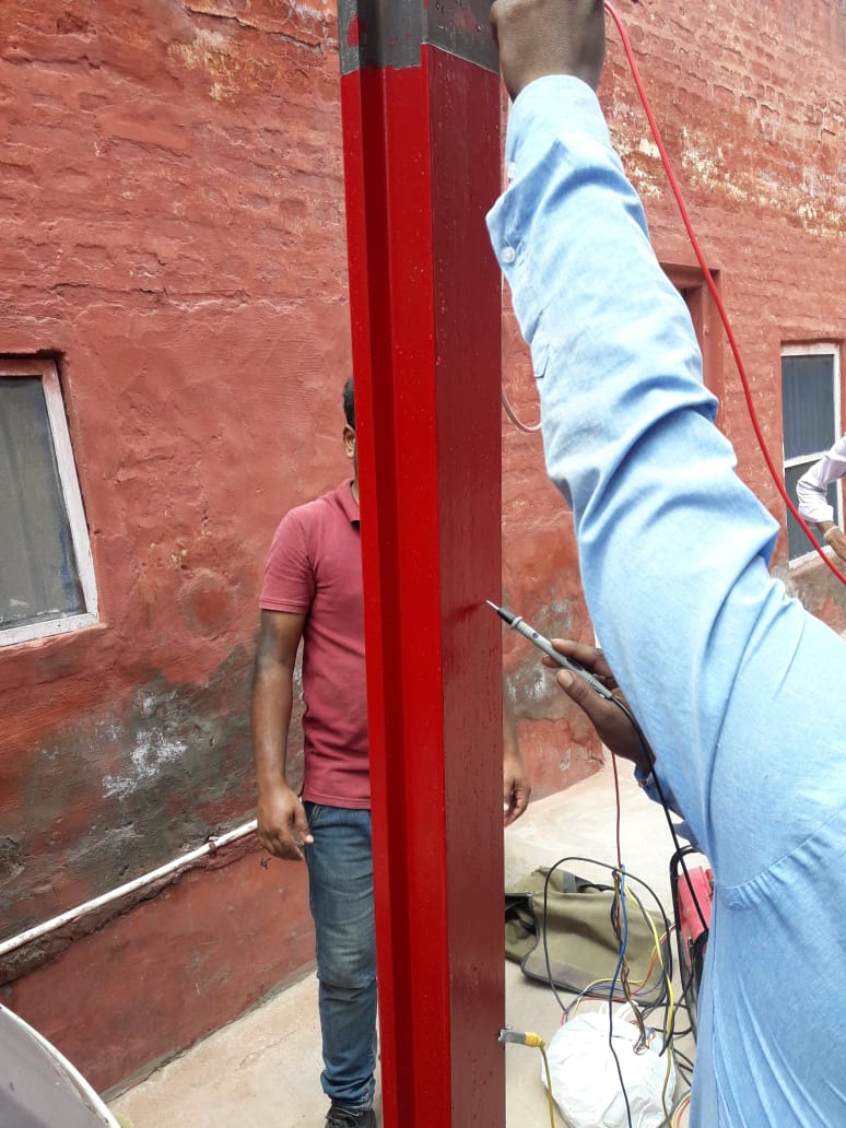 Discom : Paint on iron poles