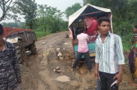 Video- ठहरिए, आप अमोरा से अकलतरा के लिए नई बन रही सड़क से जा रहे हैं तो बदल लें विचार