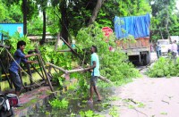 लोग पानी के लिए भी तरस गए