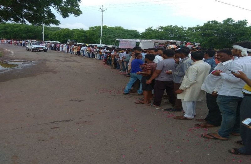A great crowd of people in Lucknow to see Atal's bone Ashes