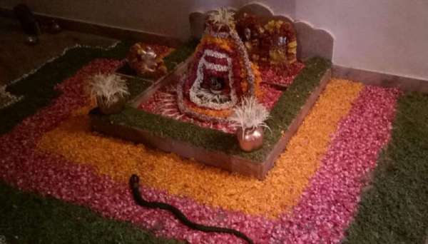 mandiro me sajai jhanki