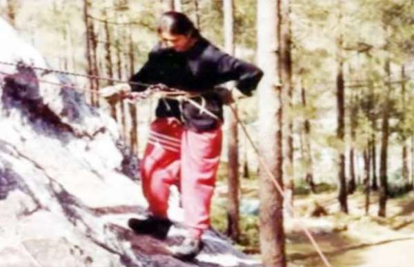 divyanka tripathi unseen photos of during teenage