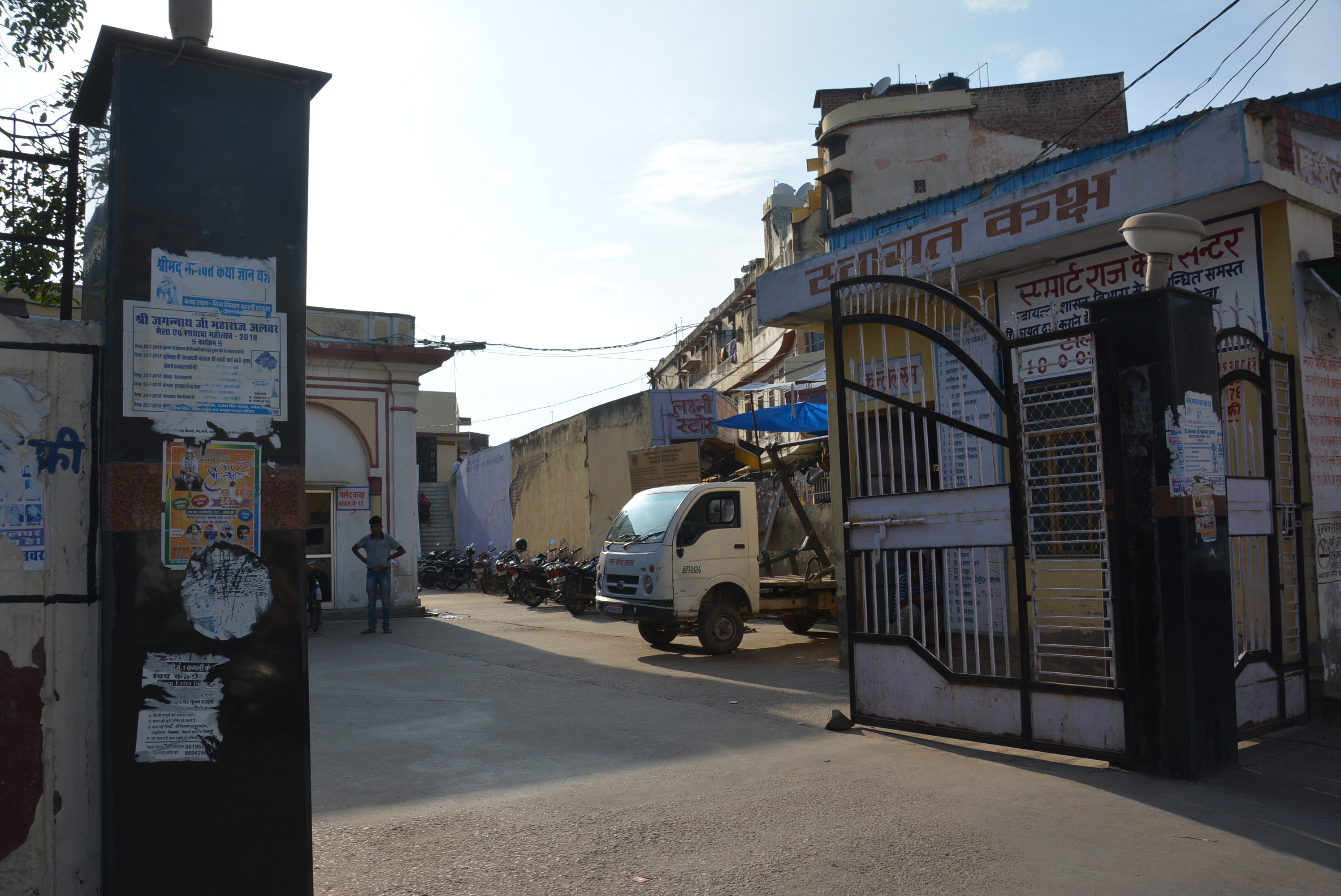 Encroachment Outside Alwar Nagar Parishad