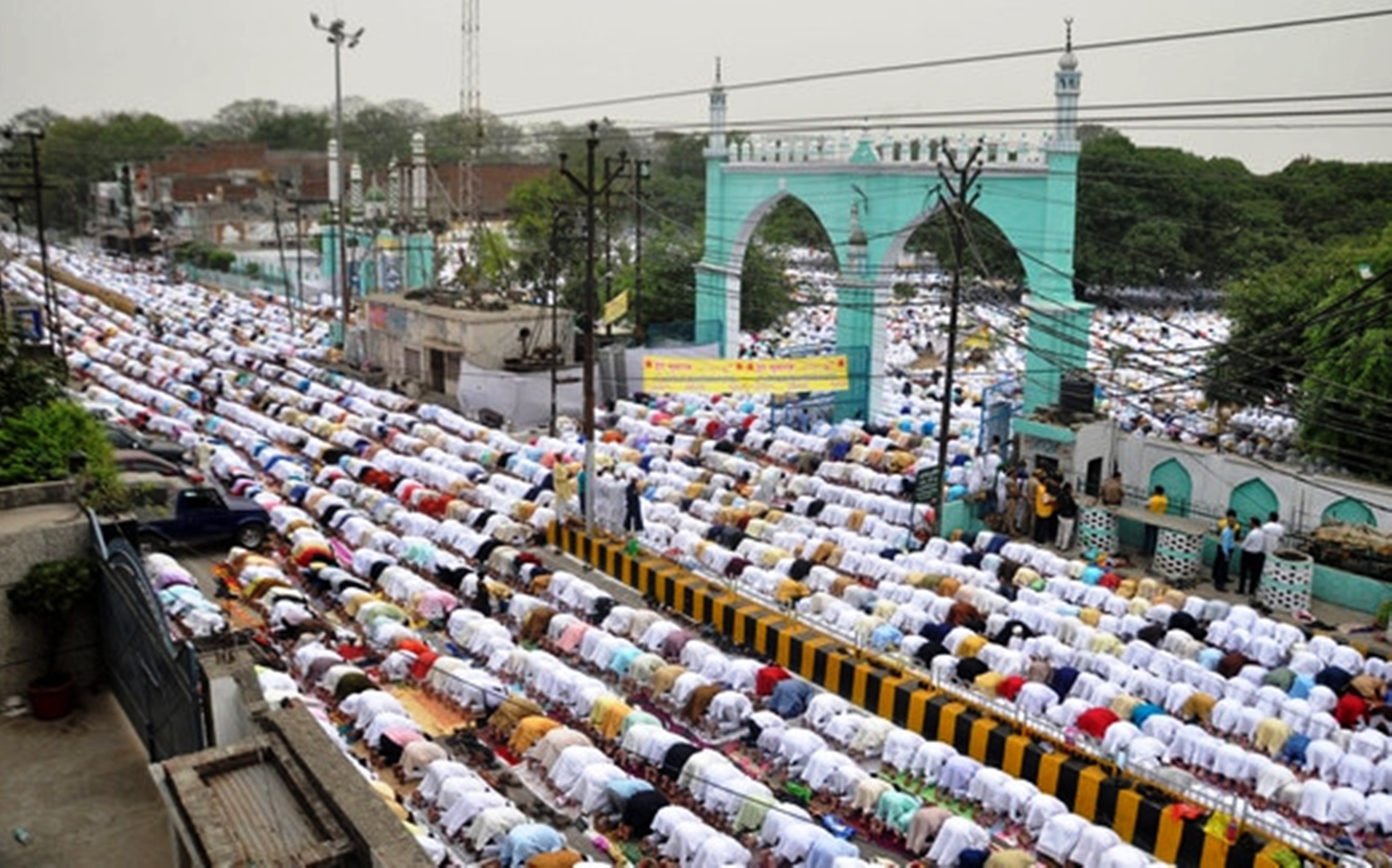 prayers offered at idgah on the occasion of eid ul adha in kanpur