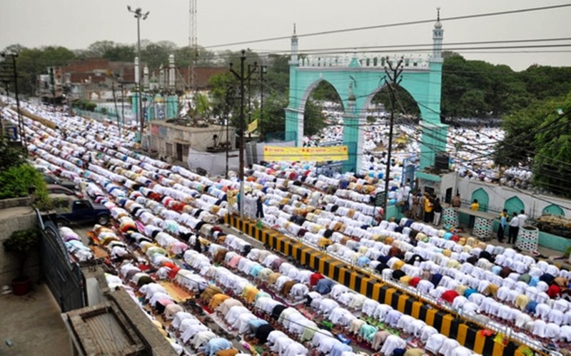 prayers offered at idgah on the occasion of eid ul adha in kanpur