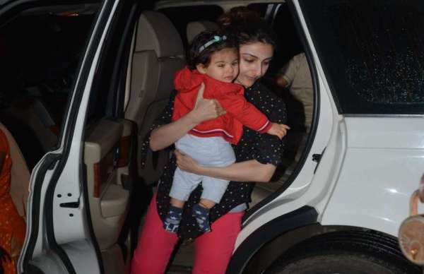 soha ali khan and inaya naumi khemu latest photos