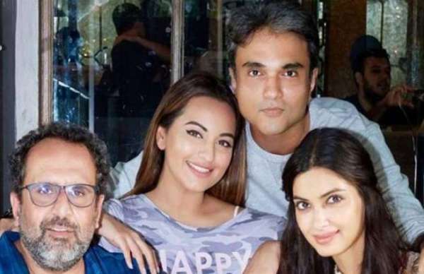 'हैप्पी फिर भाग जाएगी' का ट्रेलर देखते ही शत्रुघ्न सिन्हा ने किया ये काम, सोनाक्षी भी देखकर रह गई हैरान