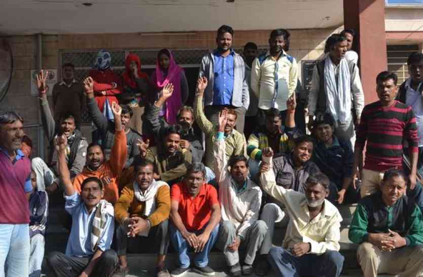 Contract Based Cleaning Staff Strike In Alwar General Hospital