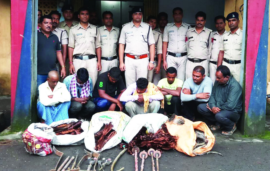 डंडे के बल पर केबल की डकैती, पुलिस ने सात ग्रामीणों को किया गिरफ्तार