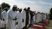 On Idgah, the bande took a new look, and greeted Eid al-Zuha