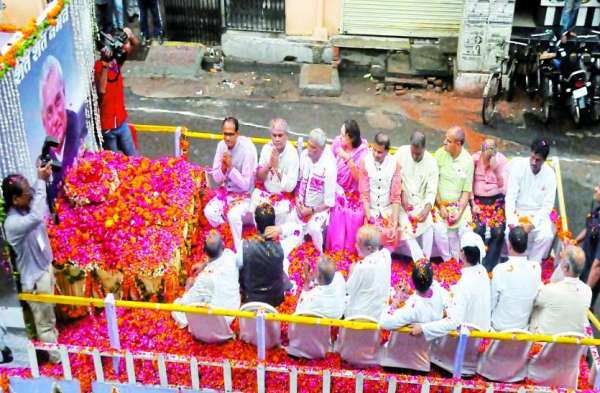 atal vihari vajapayee asthi kalash yatra in gwalior