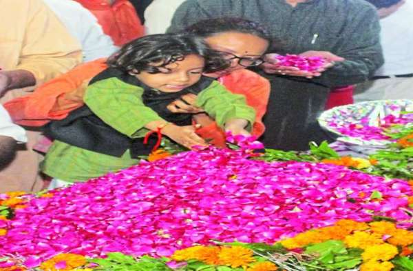 atal vihari vajapayee asthi kalash yatra in gwalior