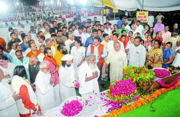 atal vihari vajapayee asthi kalash yatra in gwalior