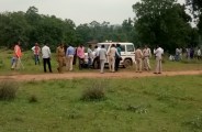 Breaking : 30 घंटे बाद शोकाकुल हाथी शव के पास से उठी, जाने से पहले एक घंटे तक खड़े होकर देखती रही