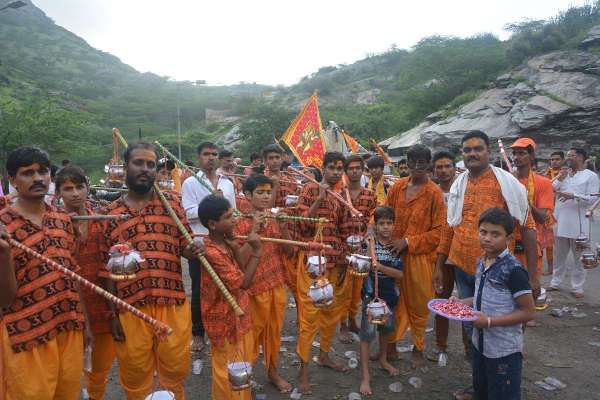 beautiful pics of kavad yatra in sawan