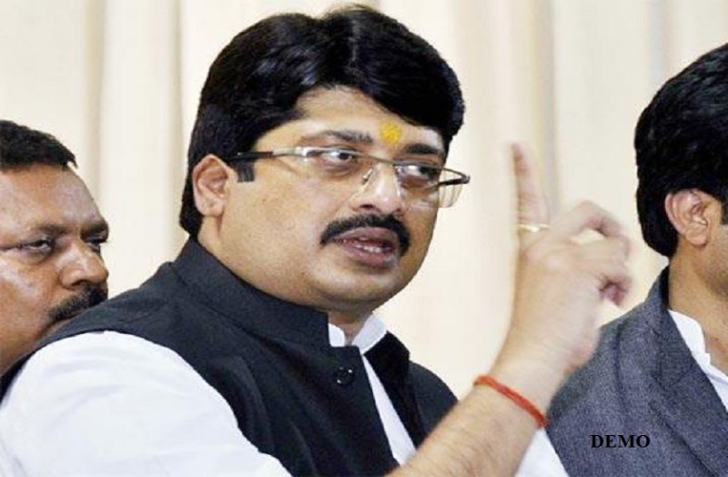 बाहुबली विधायक राजा भैया का तेवर देख एसपी का रोल बैक, अब ऐसे लोगों पर होगी कार्रवाई