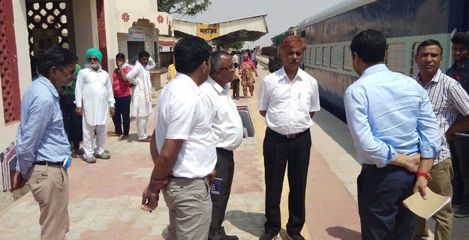 अव्यवस्था पर डीआरएम ने लगाई फटकार, देखिये वीडियो