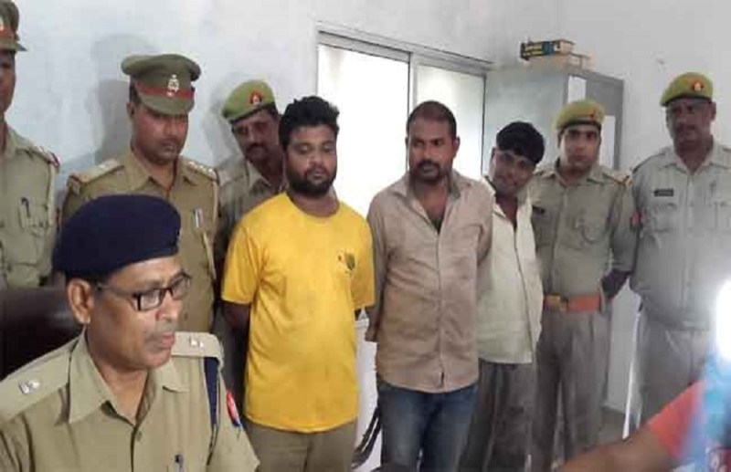 घटना में शामिल पिता, चाचा और भाई गिरफ्तार फोटो