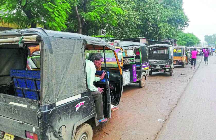 auto drivers stoped auto agenst police chalan