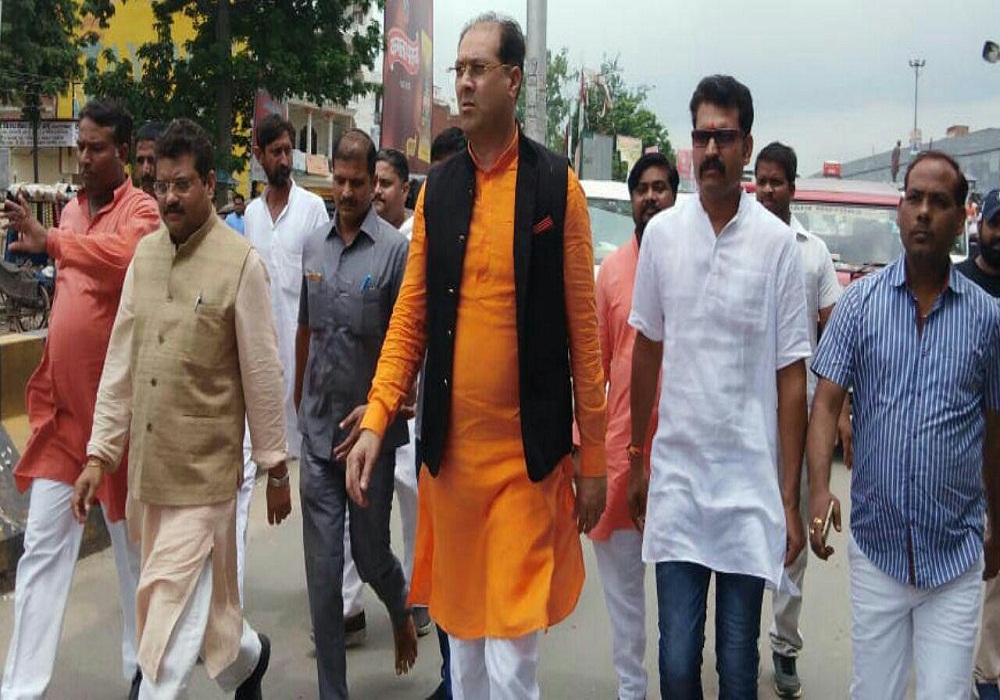 भारत रत्न अटल बिहारी बाजपेईको श्रद्धांजलि देने के लिए उमड़ा जन सैलाब