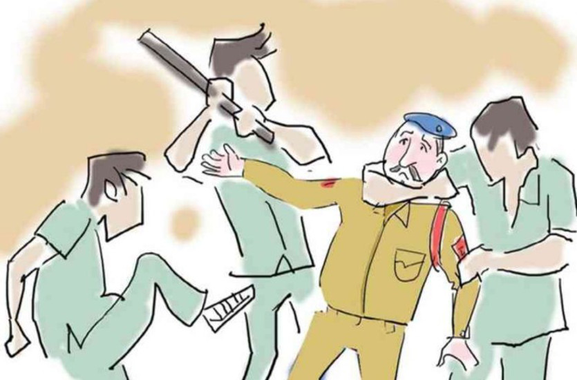 राघवेन्द्र व उसके साथियों ने जबरन मेरे साथ मारपीट की