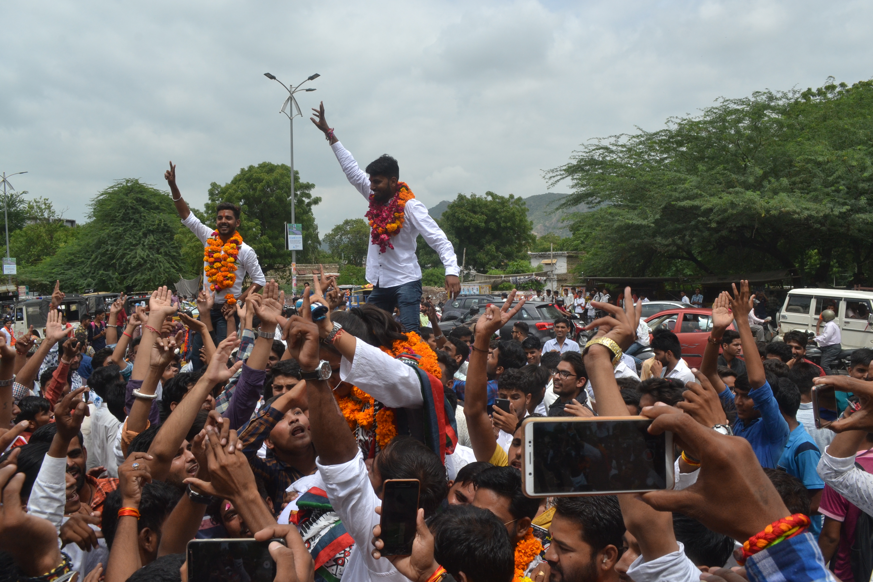 Students' Elections will be clear today, the picture of candidate who is in the field
