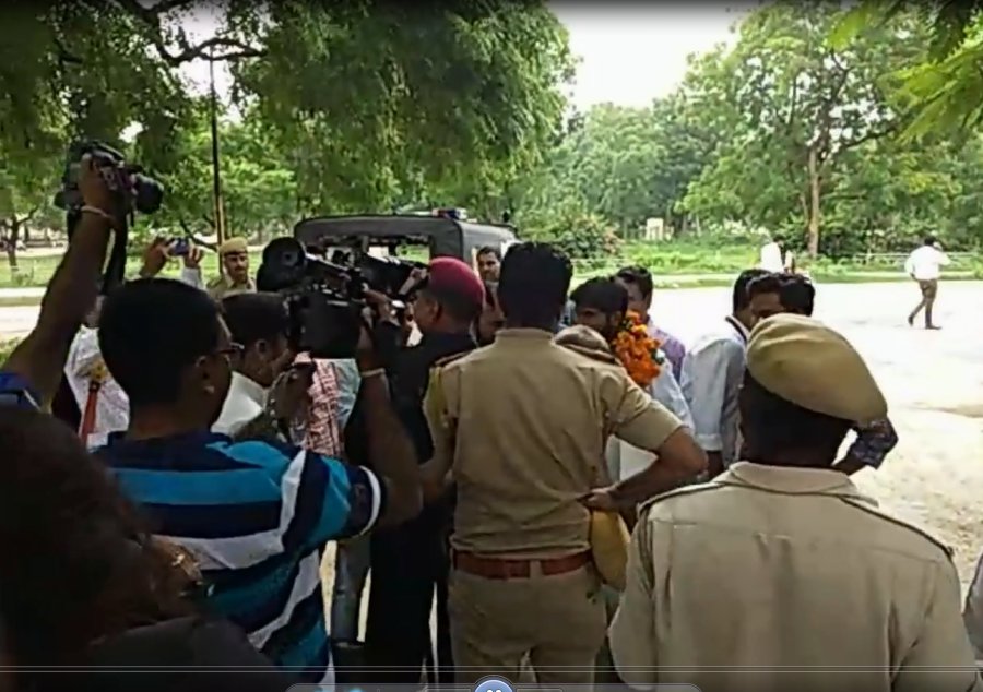 Student Union Election : नामांकन प्रक्रिया में पुलिस और एनएसयूआई के कार्यकर्ता आपस में उलझे, गर्माया माहौल