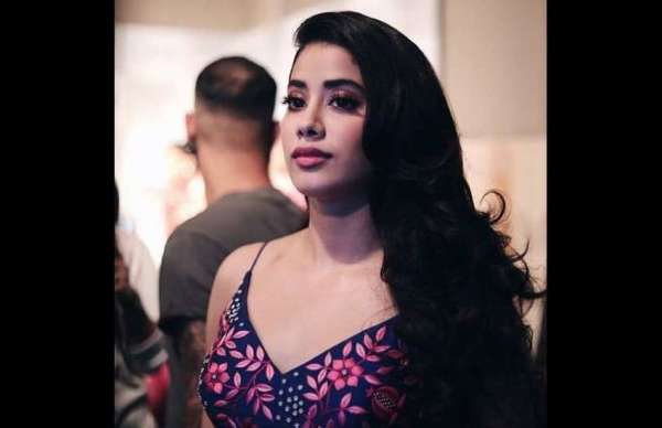 janhvi kapoor latest ramp walk photos