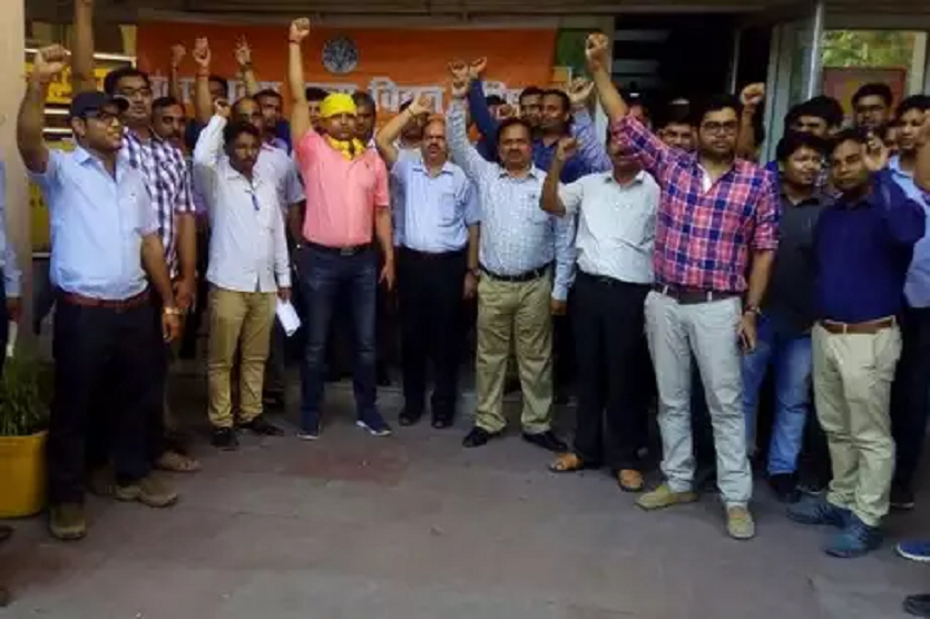 Employees protest against rajasthan chief minister