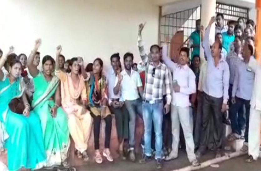 Video Gallery : प्रेरक समन्वयक पंचायत कल्याण संघ द्वारा किया जा रहा प्रदर्शन