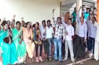 प्रेरक समन्वयक पंचायत कल्याण संघ द्वारा किया जा रहा प्रदर्शन