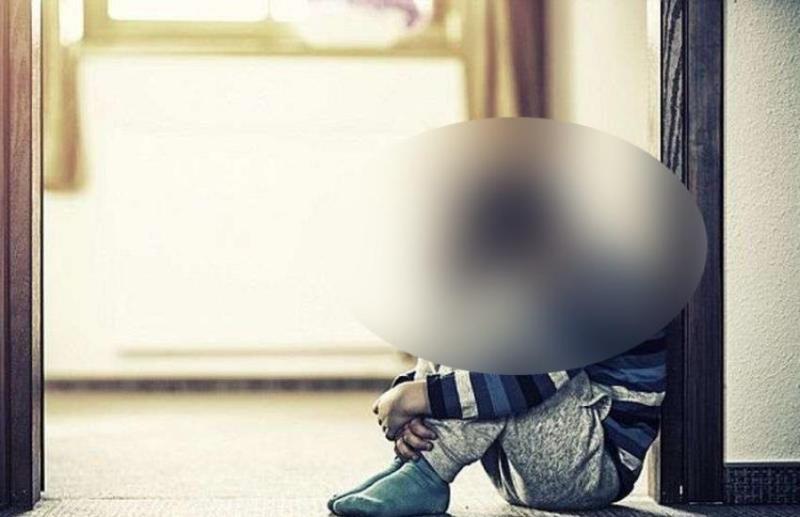 शर्मनाक: शिक्षक ने छात्र के साथ किया घिनौना काम, वीडियो वारयल होने के बाद पॉक्सो के तहत FIR दर्ज