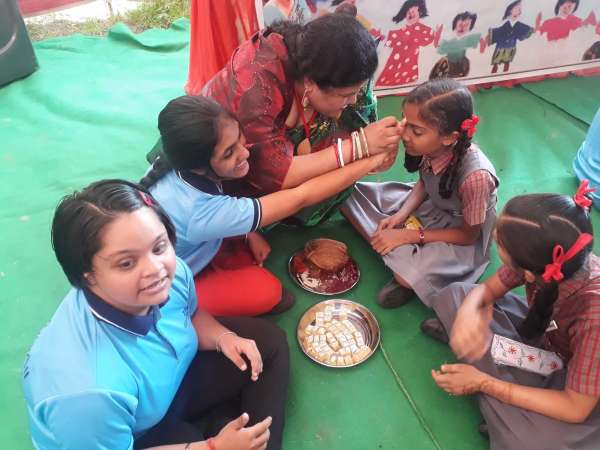 beautiful pics of rakshabandhan celebration