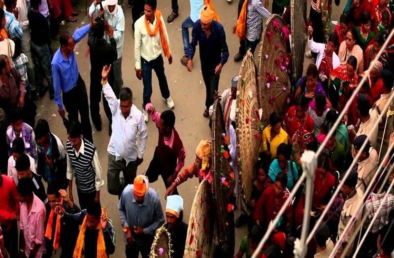 celebration of raksha bandhan by pelting stone in uttarakhand