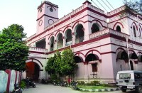 निर्माण कार्य को लेकर ठेकेदार गंभीर नहीं, निगम खेल रहा नोटिस-नोटिस का खेल