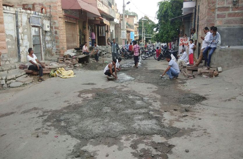 People donate money to repair roads