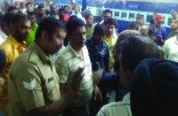 इस एक्सप्रेस में नहीं था थर्ड टीयर एसी कोच, रेल प्रशासन की ओर से नहीं मिला संतोषजनक जवाब तो यात्रियों ने ये किया