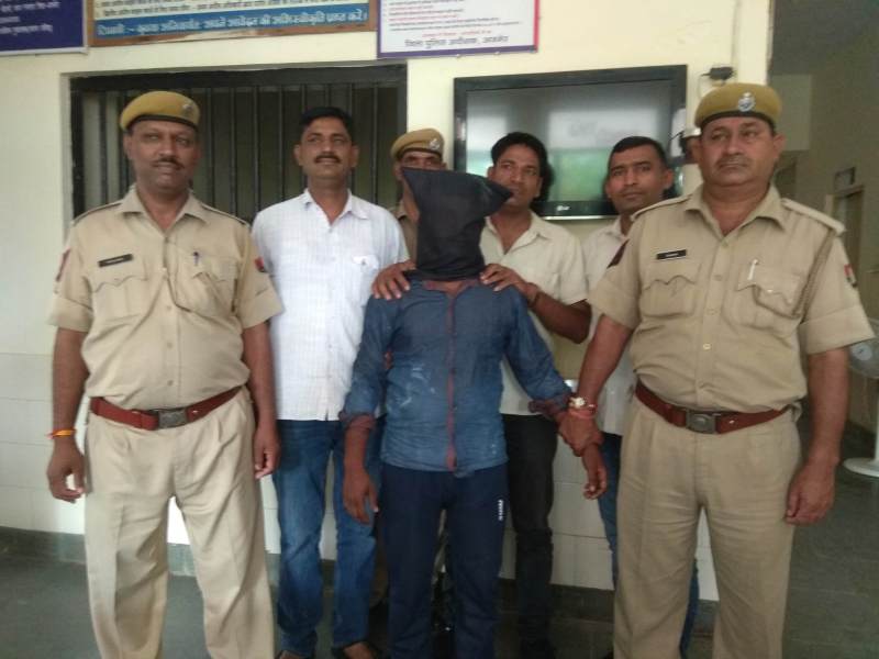 police arrested man who looted money from retired teacher's homepolice arrested man who looted money from retired teacher's home