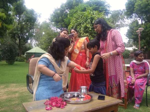 ajmer collector arti dogra celebrate rakshabandhan with kids