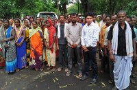 इस बात को लेकर ग्रामीणों की आंखें हुई लाल, सीधे पहुंचे कलेक्टर के पास, जानें क्या है मामला