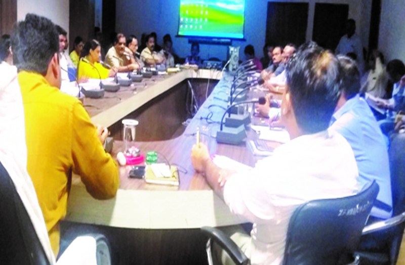 टीएल मीटिंग में भड़के कलेक्टर, एसईसीएल अधिकारी को किया बाहर, जानिए क्या थी वजह...