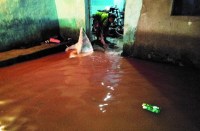 दर्री क्षेत्र की फर्टीलाइजर बस्ती के घरों में घुसा पानी ,बांगों बांध 83.68 फीसदी भरा