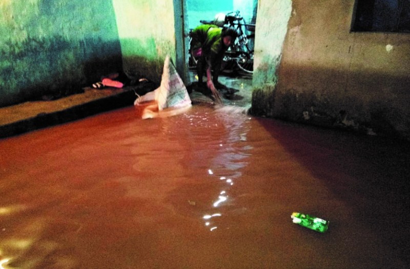 दर्री क्षेत्र की फर्टीलाइजर बस्ती के घरों में घुसा पानी ,बांगों बांध 83.68 फीसदी भरा