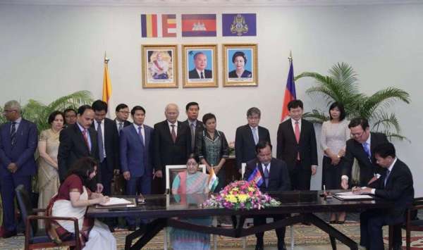 Sushma meets Cambodian Foreign Minister