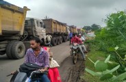 मरम्मत के नाम पर 14 घंटे बंद रहा कन्हाईबंद नैला रेलवे फाटक, दोनों ओर लगी रही वाहनों की कतारें