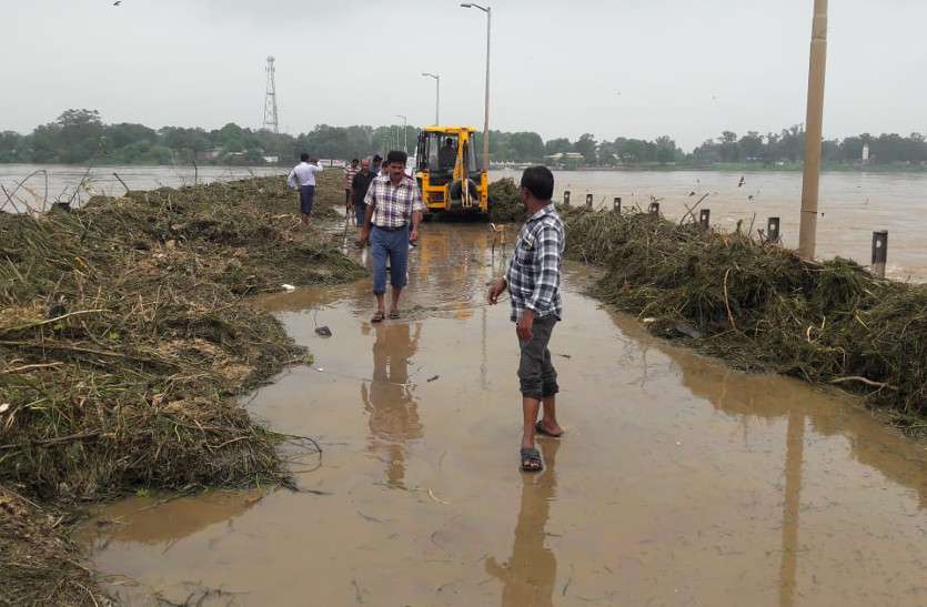 Video Gallery : जल स्तर में कमी आने से प्रशासन ने ली राहत की सांस