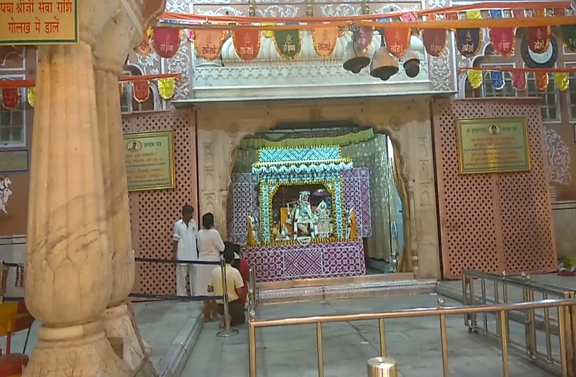 जन्माष्टमी से पहले प्रभु गोविन्द देव जी के दरबार में छाई रौनक,कलाकारों ने भजनों की प्रस्तुति देकर प्रभु को रिझाया